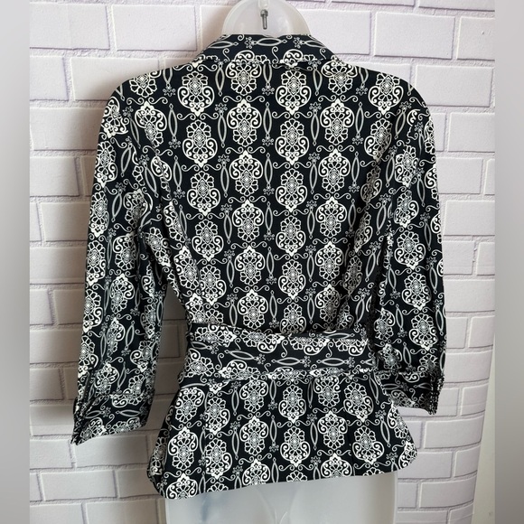 Ann Taylor Black and White Patterned Blouse/size 8P - Picture 7 of 8